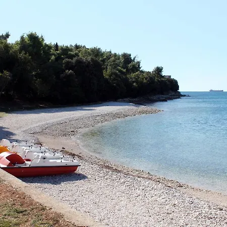 With Parking Space - 7681 Pula