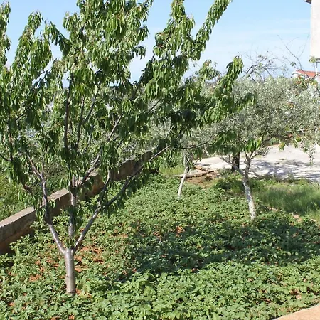 With Parking Space - 7681 Pula