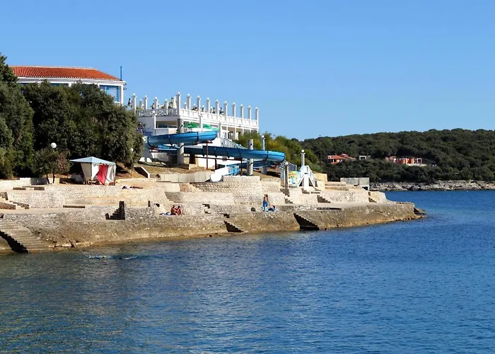 With Parking Space - 7681 * Pula