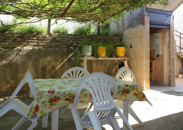 With Parking Space - 7681 * Pula