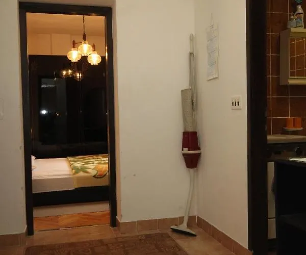 With Parking Space - 7681 Pula