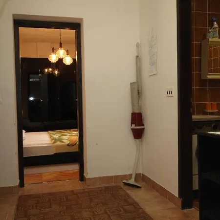 With Parking Space - 7681 Pula