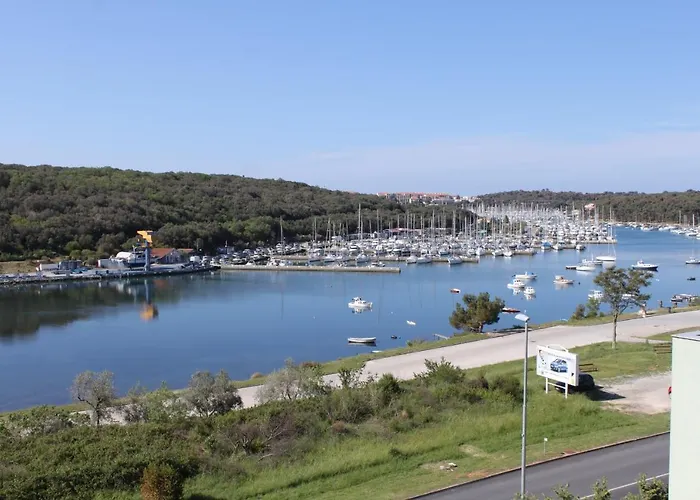 With Parking Space - 7681 * Pula